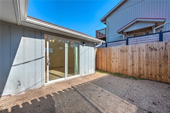 Building Photo - 14791 Dutchmans Dr