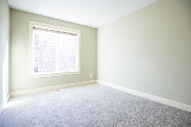 Building Photo - North Mt Tabor NE Portland 3 Bedroom 3 Lev...