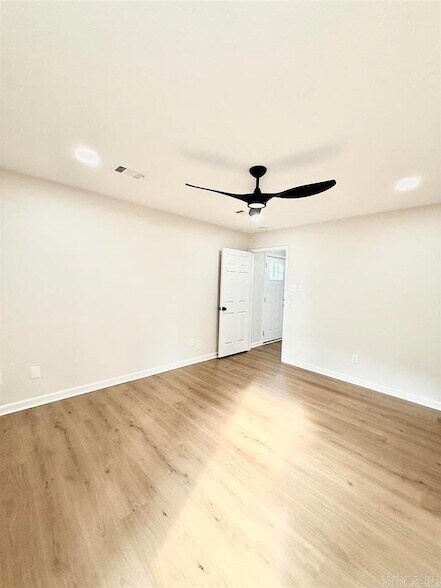 Building Photo - 506 Waymack Cove