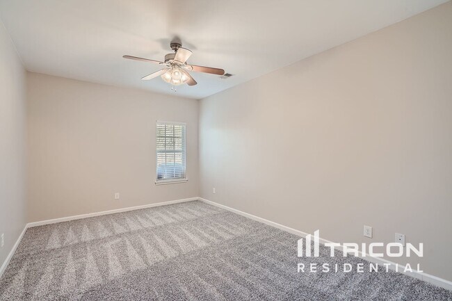 Building Photo - 301 Arbor Pl