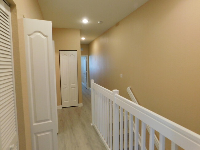 Building Photo - 9516 SW Merlin Ct