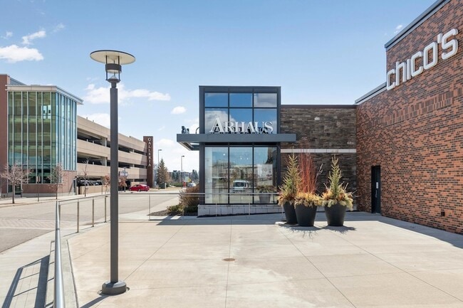 Building Photo - 4509 Laguna Dr