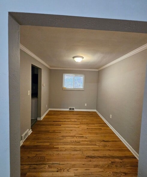 Building Photo - 2273 Pauline Ave