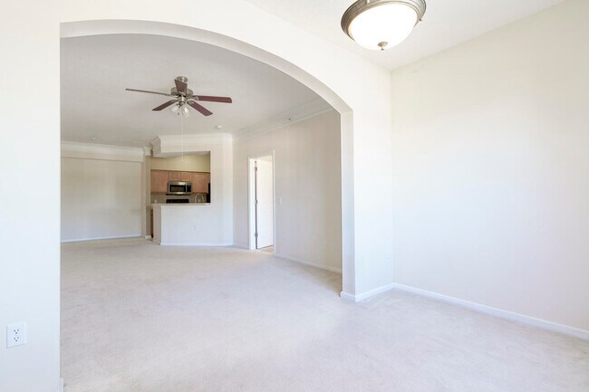 Building Photo - 1201 Myrtlewood Cir E