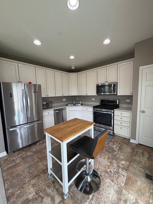 Building Photo - 10097 Cummings St