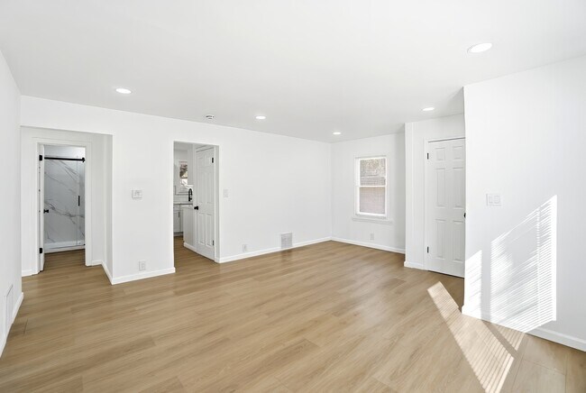 Building Photo - 509 N Rosedale Ave