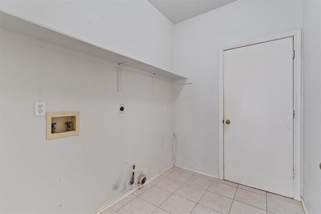 Building Photo - 1805 Gray Oak Dr