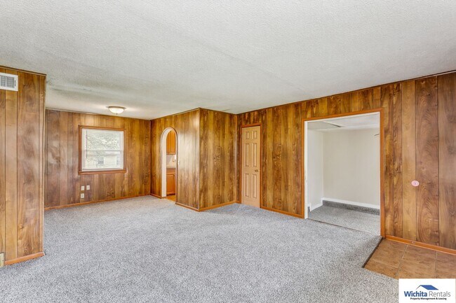 Building Photo - 2 bedroom near Wichita State University