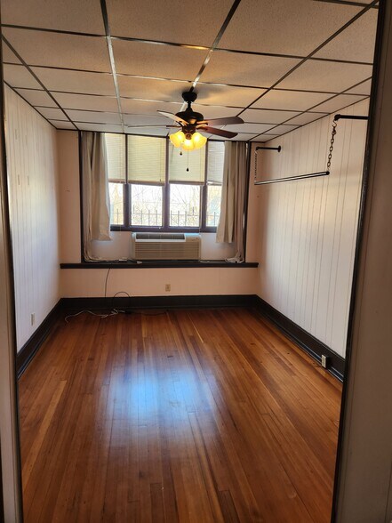 Building Photo - 321 N Main St