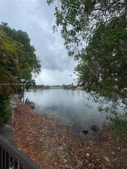 Building Photo - 13932 Kendale Lakes Dr