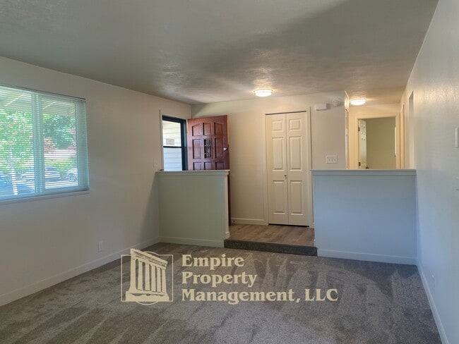 Building Photo - 2312 Willona Dr