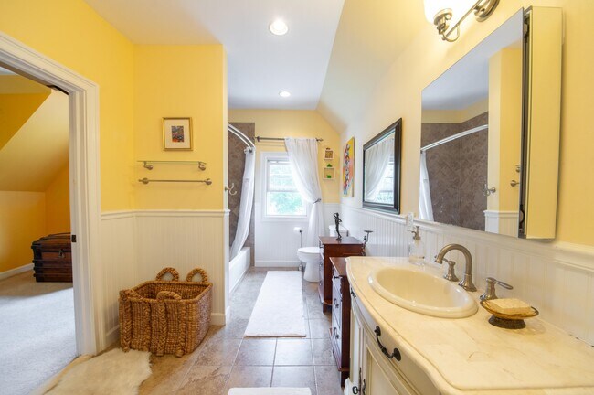 Building Photo - 356 Carteret Pl