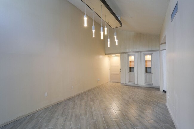 Building Photo - 3655 Atrium Dr