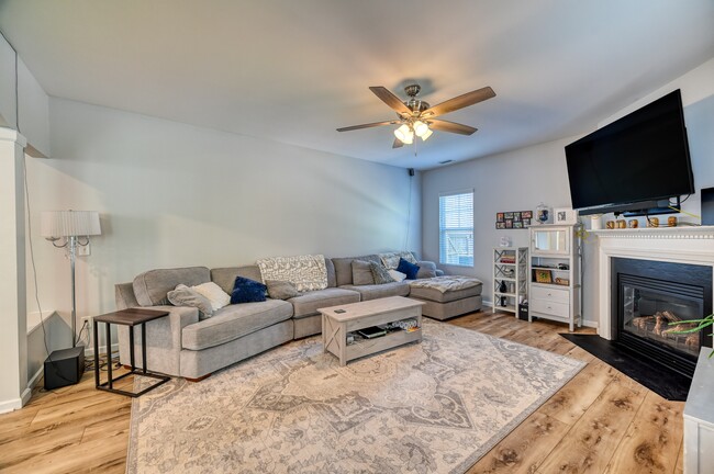 Building Photo - 412 Ponzer Ct N