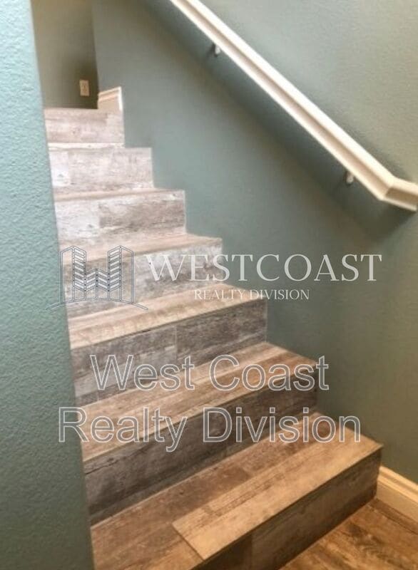Building Photo - 31834 Tamarack Ct