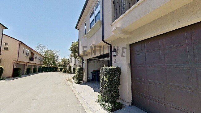 Building Photo - Beautiful Two-Level 2Bd 2Ba Condo in Irvine