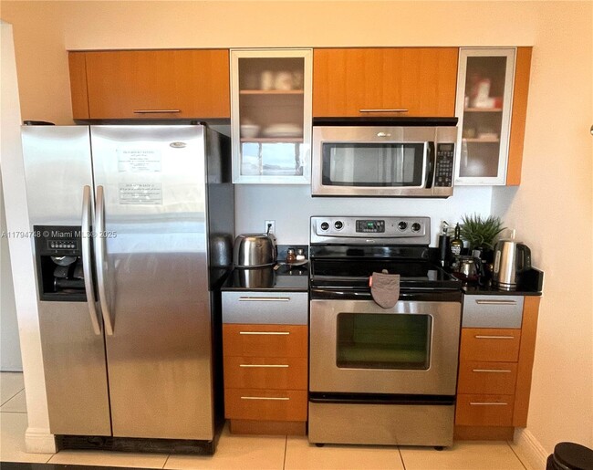 Building Photo - 1750 N Bayshore Dr