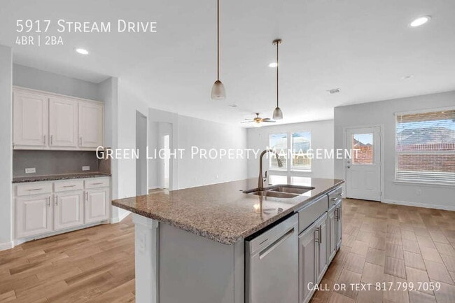 Building Photo - 5917 Stream Dr