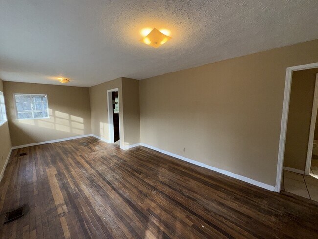 Building Photo - 2704 Shannon St