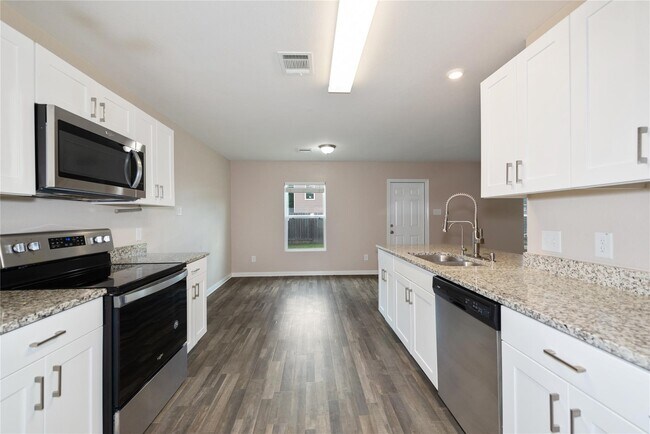 Building Photo - 15621 Briar Forest Dr