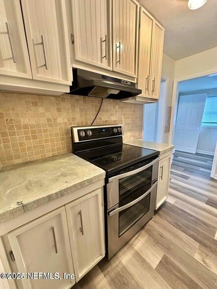 Building Photo - 402 W 62nd St