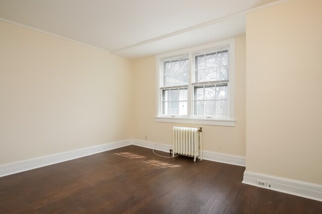 Building Photo - 50 Greenacres Ave