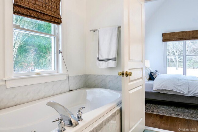 Building Photo - 70 S Country Rd