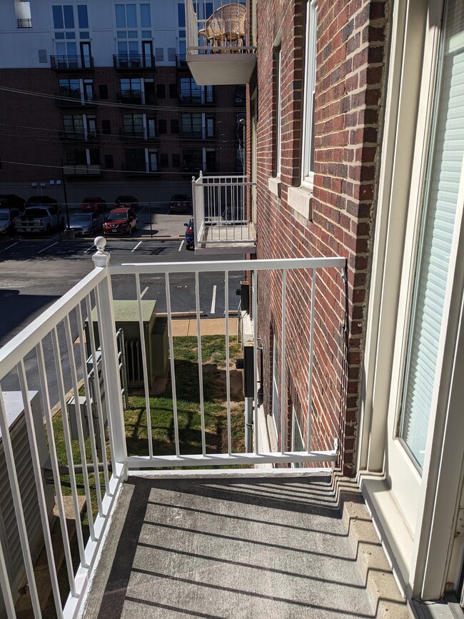 Balcony - 5330 Pershing Ave