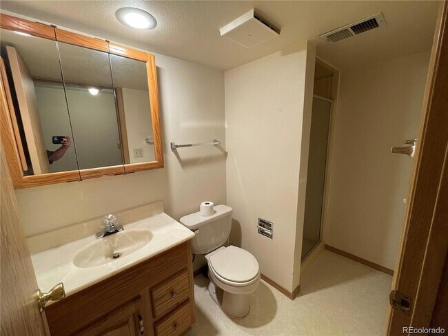 Building Photo - 6534 Zinnia St