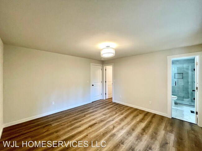 Building Photo - 4 br, 3 bath House - 12903 NE 76th St
