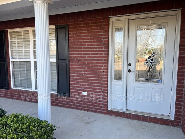 Building Photo - 267 Maree Dr