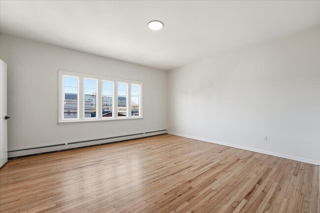 Building Photo - 212 Seaview Ave