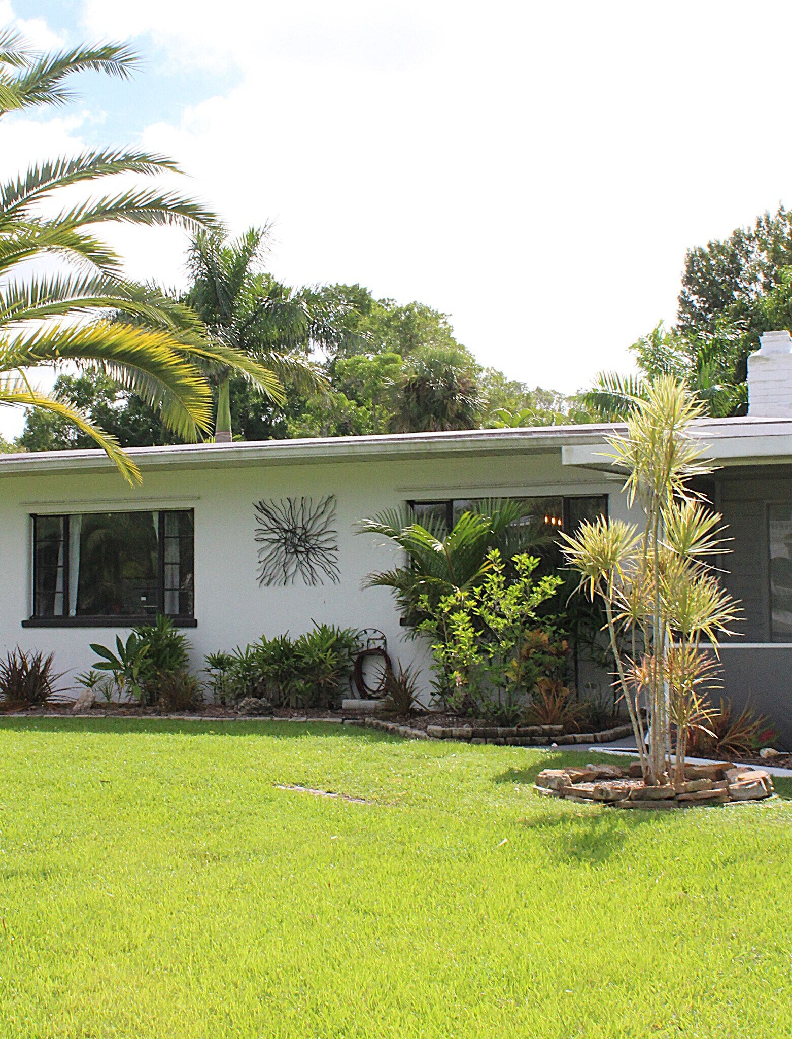 Building Photo - 4464 E Riverside Dr