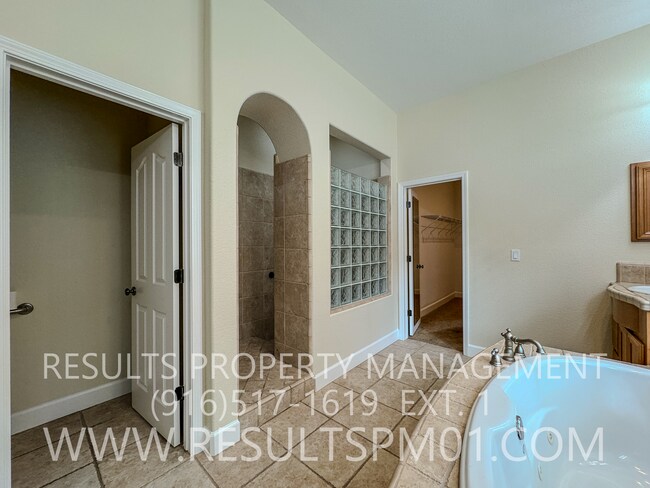 Building Photo - Luxury Whitney Oaks Retreat – Private Gated Community in Rocklin