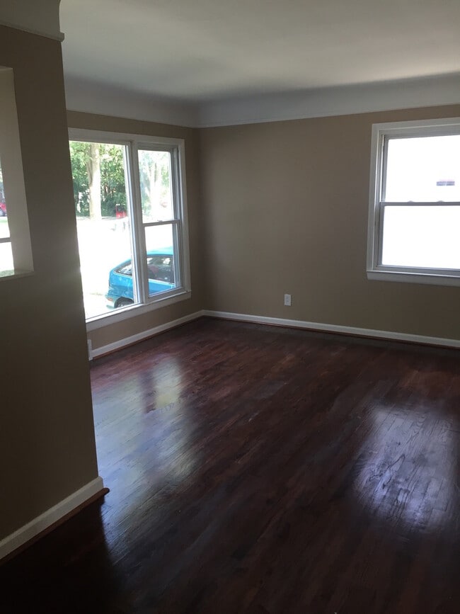 Building Photo - Cozy 3 bedroom 2bath Bungalow in nice Redford neighborhood