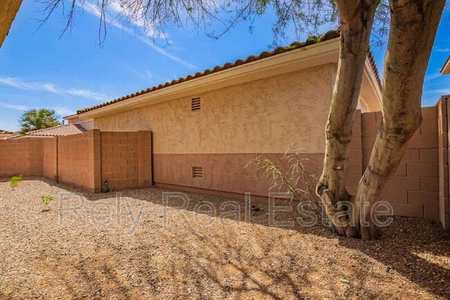 Building Photo - 13550 W Cypress St