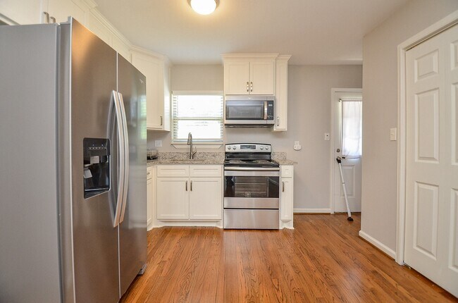 Building Photo - 8153 Lenore St