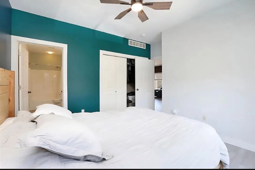 Building Photo - 1760 SE LA Grant Pkwy