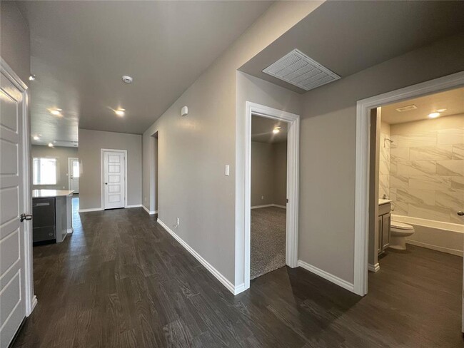 Building Photo - 2745 Dennis Dr