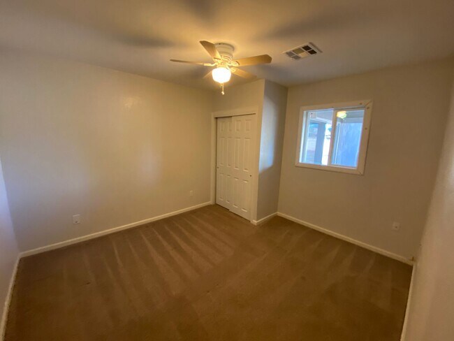 Building Photo - 2032 W Medlock Dr