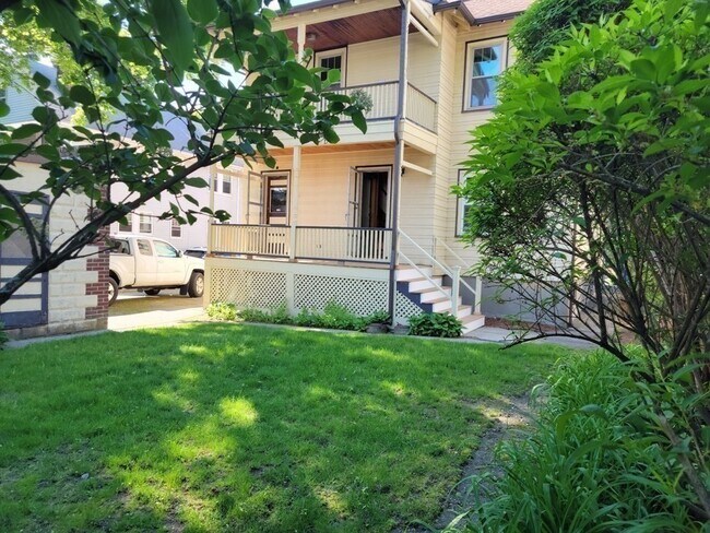 Building Photo - 133 Fairview Ave