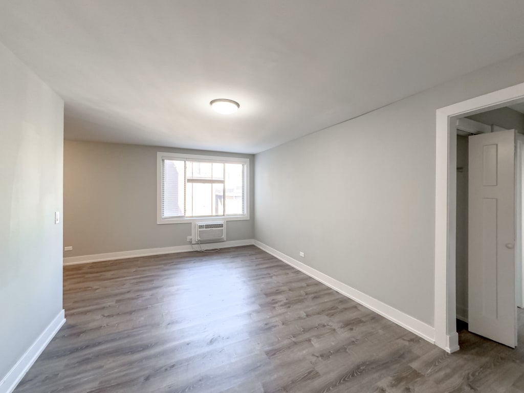 Building Photo - 447 W Surf St