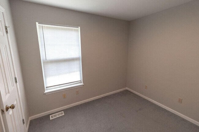 Building Photo - 214 Nikki Way