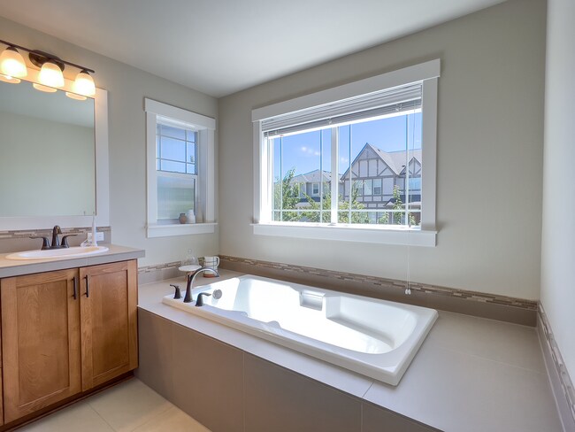 Building Photo - Exceptional 4 Bed + 2.5 Bath House ~  Beth...