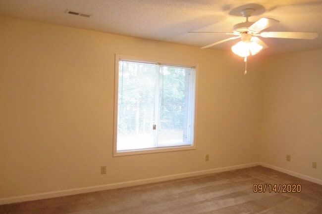 Building Photo - Willow Run- 2 bedroom, 2 bathroom apartment