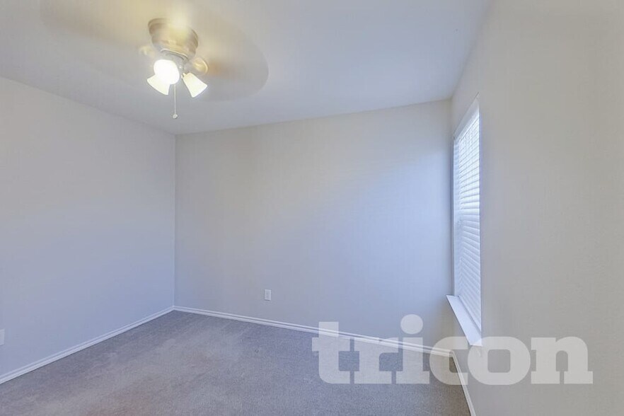 Building Photo - 396 Florence Dr