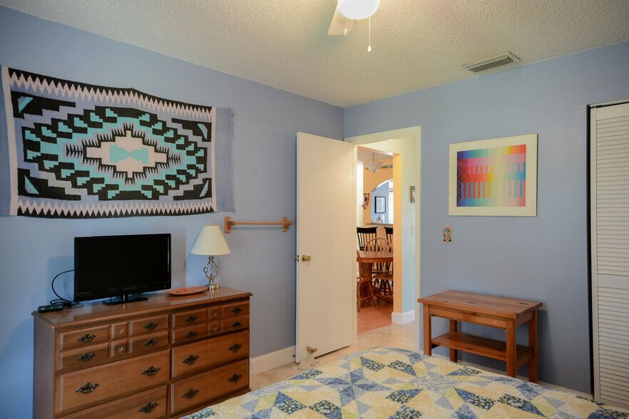 Building Photo - 1152 Fairvilla Dr