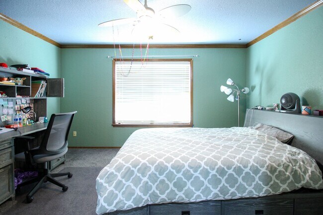 Building Photo - Space Galore In This Jenks South East Home!