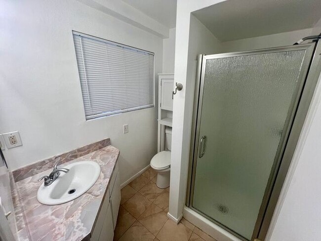 Building Photo - 1 MONTH RENT FREE!!! Studio Blocks from th...