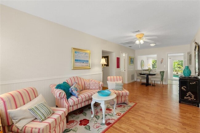 Building Photo - 7860 Holiday Dr
